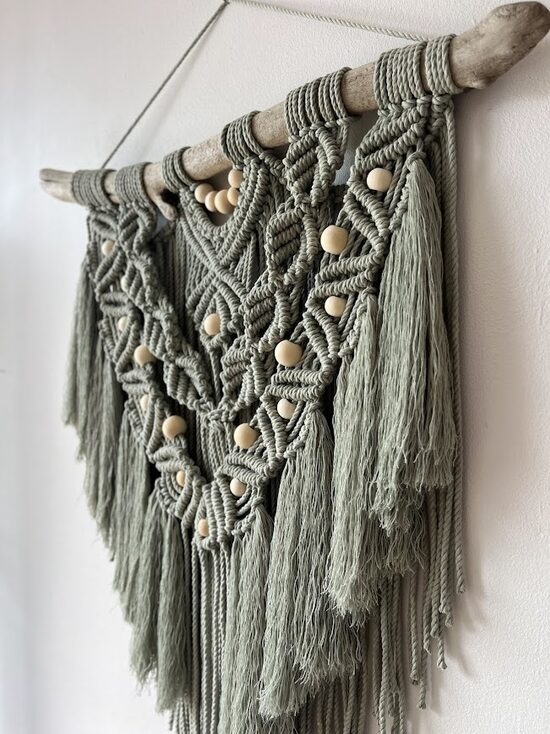 Zaļganpelēks sienas dekors